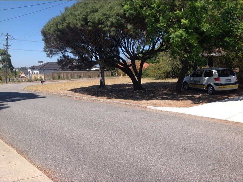 77 Redwood Crescent, Melville WA 6156