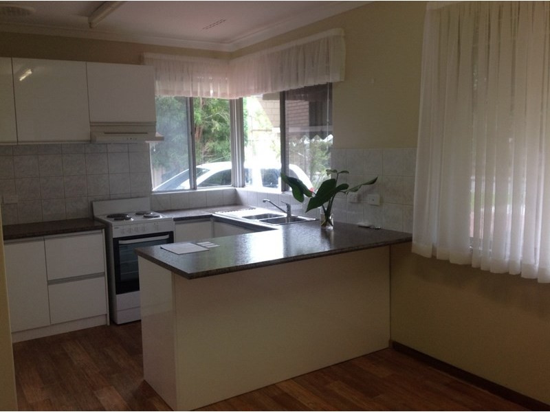 77 Redwood Crescent, Melville WA 6156