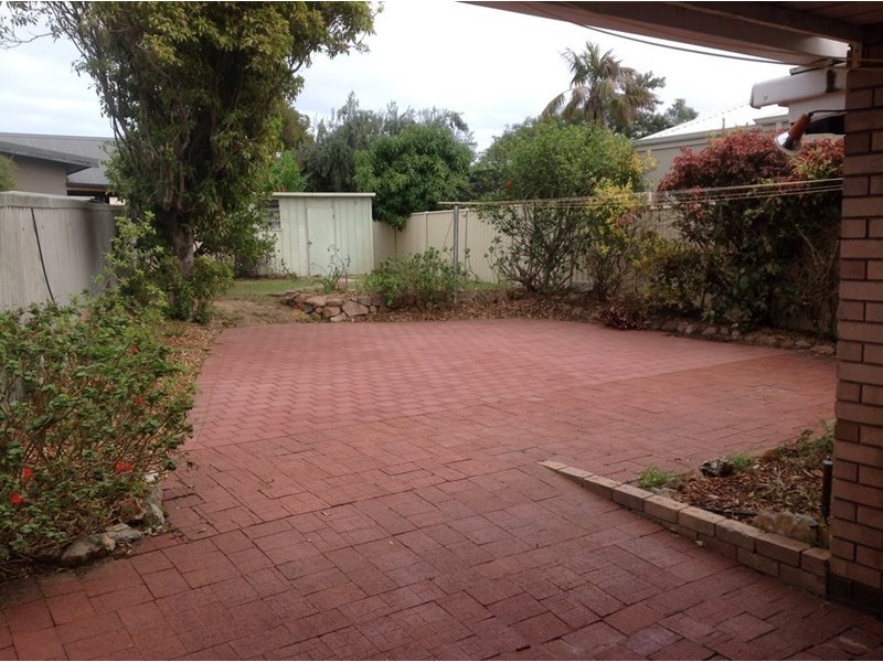 77 Redwood Crescent, Melville WA 6156