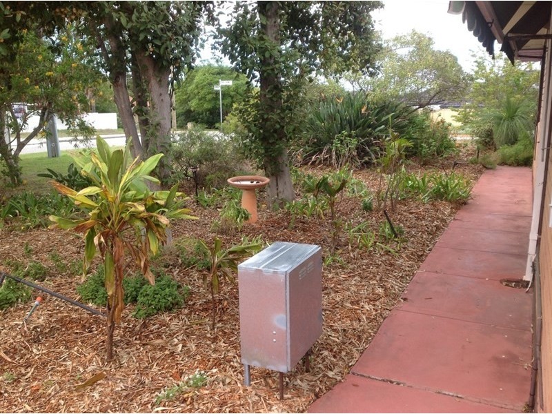 77 Redwood Crescent, Melville WA 6156