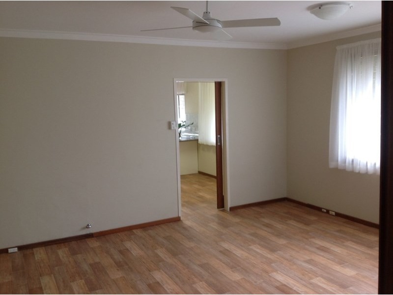 77 Redwood Crescent, Melville WA 6156