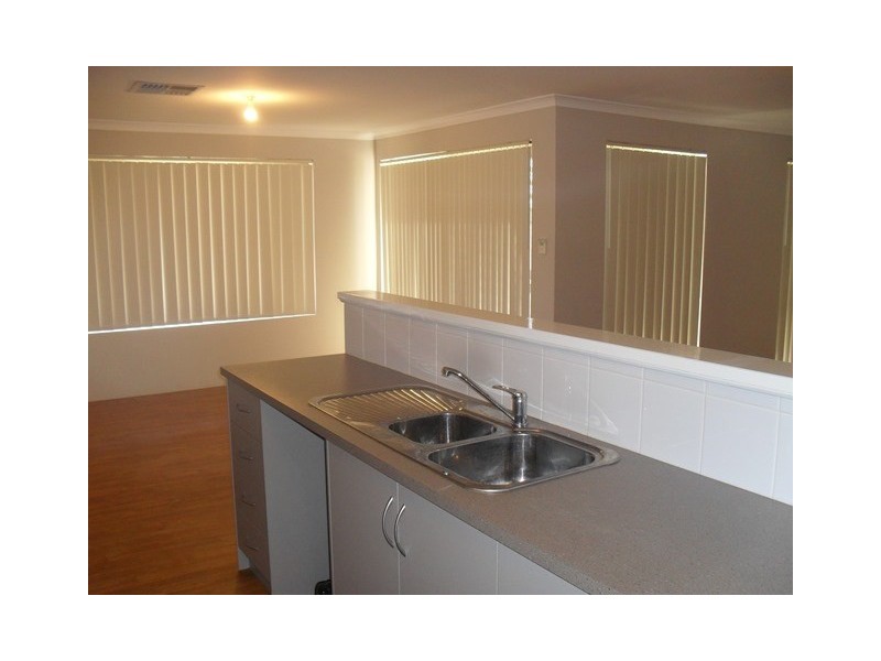 94 Panozza Circuit, Maddington WA 6109