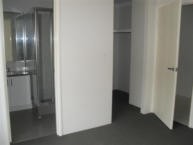 8/102 WESTFIELD Road, Kelmscott WA 6111