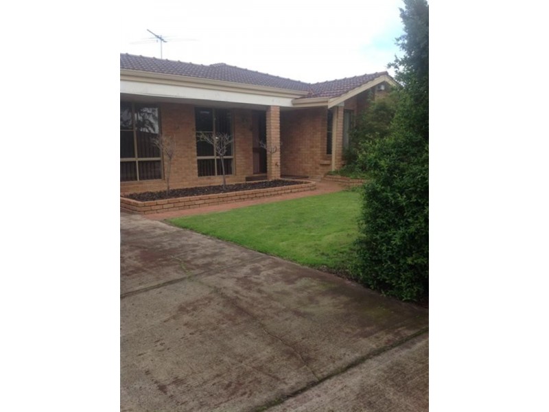 14 Pioneer Drive, Thornlie WA 6108