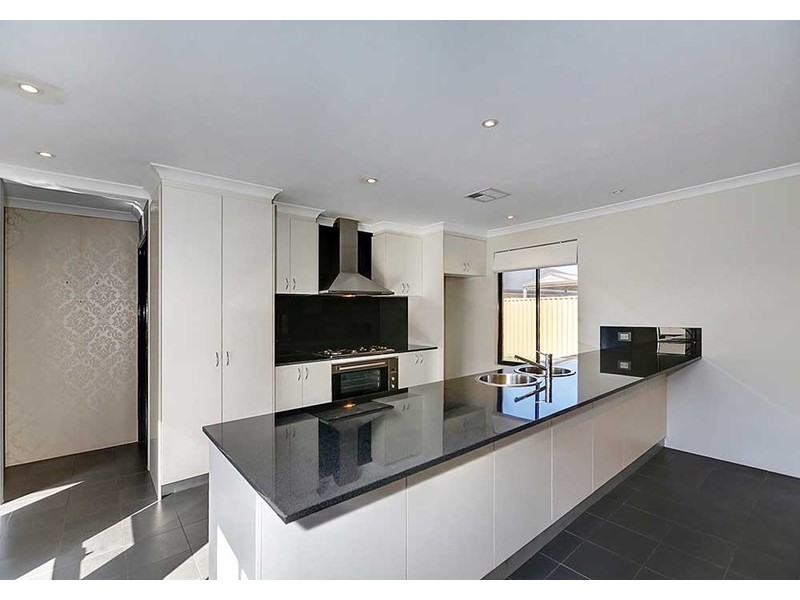 4 Wiroo Way, Byford WA 6122