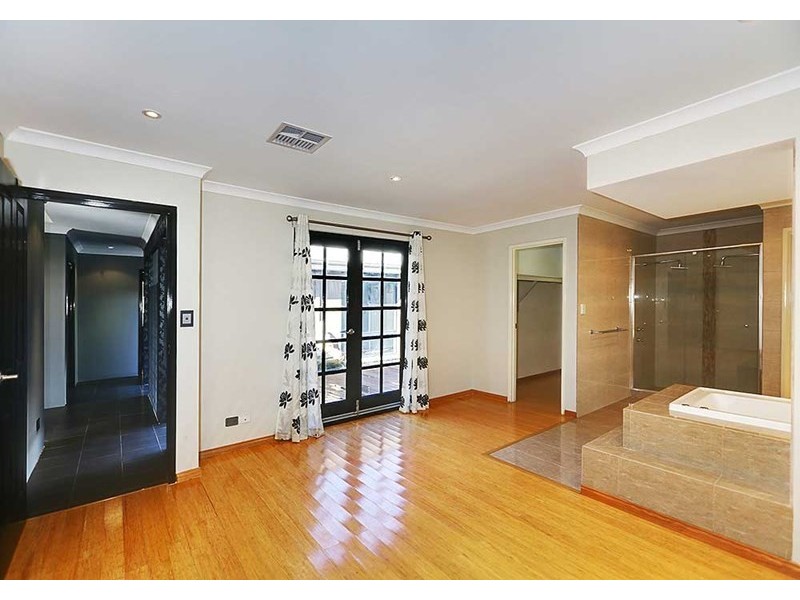 4 Wiroo Way, Byford WA 6122