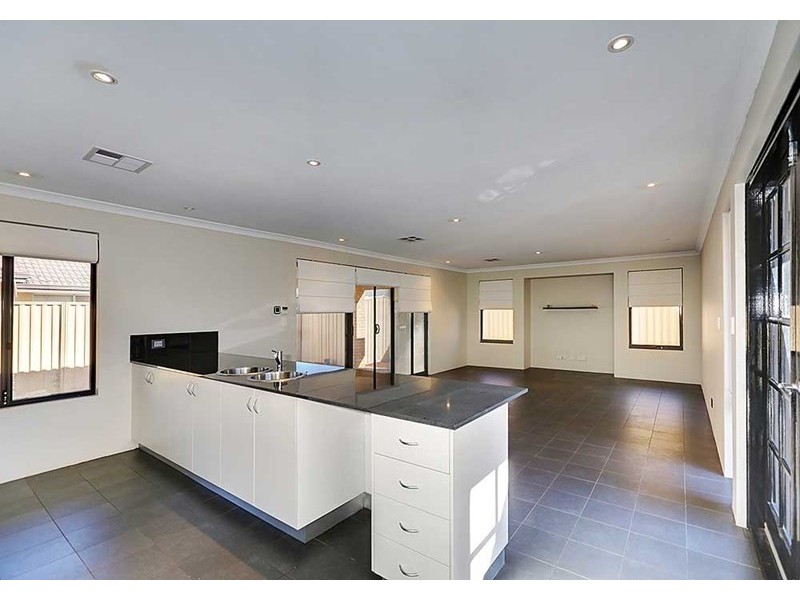 4 Wiroo Way, Byford WA 6122