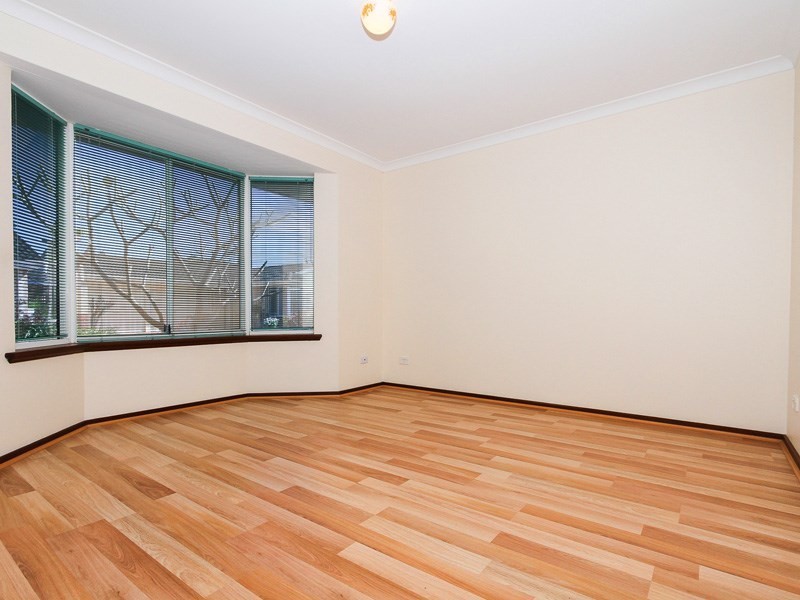 32 Towncentre Drive, Thornlie WA 6108