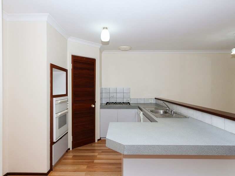 32 Towncentre Drive, Thornlie WA 6108