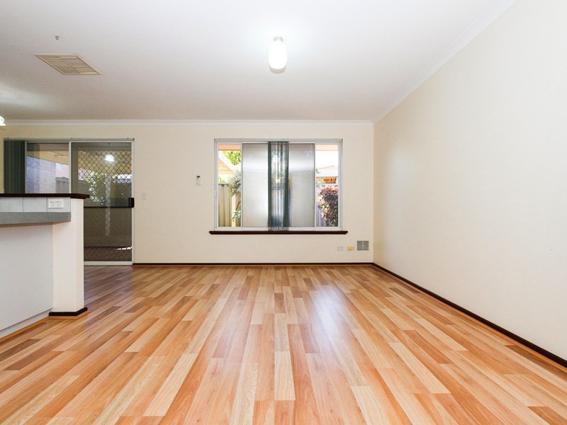 32 Towncentre Drive, Thornlie WA 6108