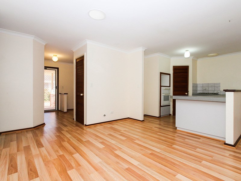 32 Towncentre Drive, Thornlie WA 6108