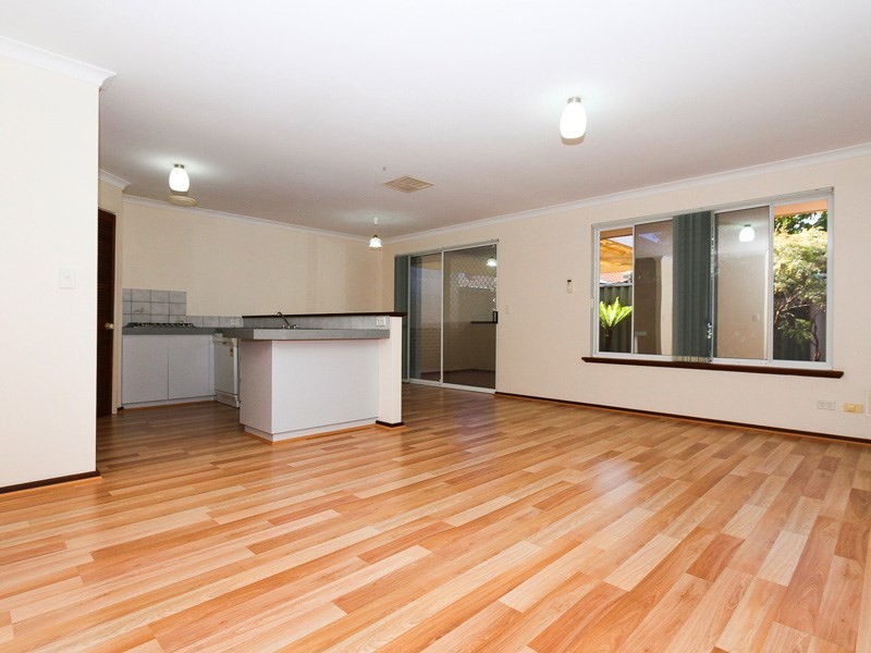 32 Towncentre Drive, Thornlie WA 6108