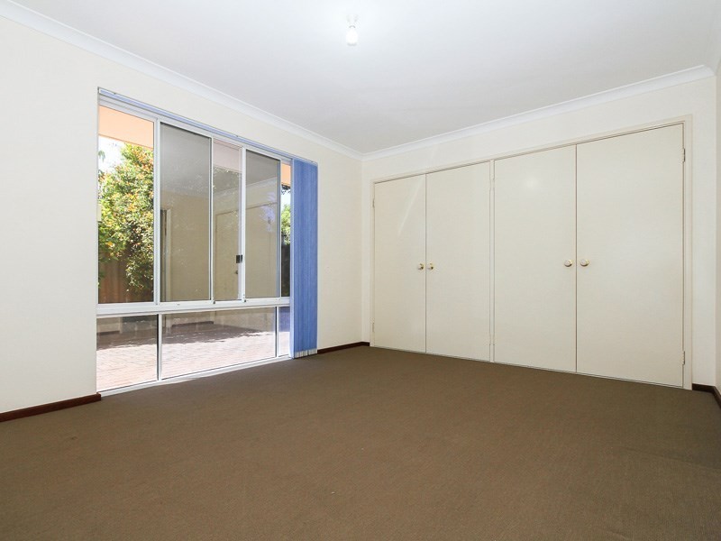 32 Towncentre Drive, Thornlie WA 6108