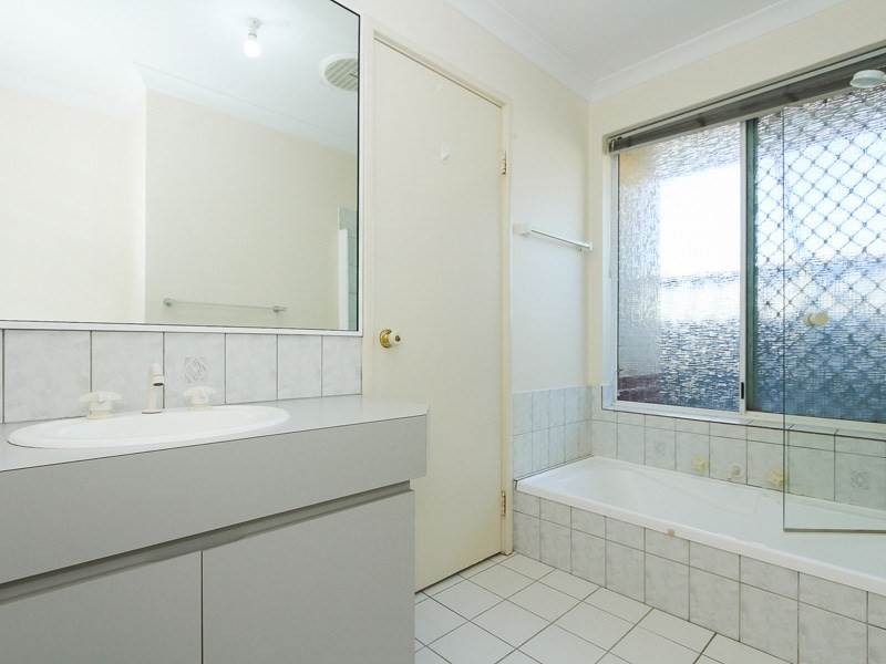 32 Towncentre Drive, Thornlie WA 6108