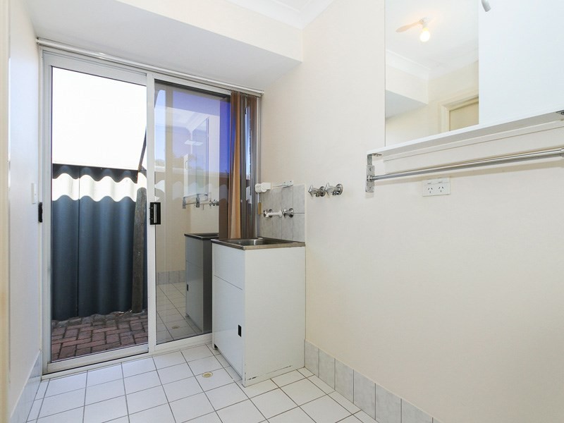 32 Towncentre Drive, Thornlie WA 6108