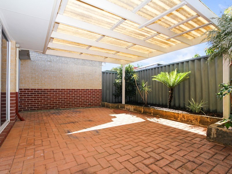 32 Towncentre Drive, Thornlie WA 6108