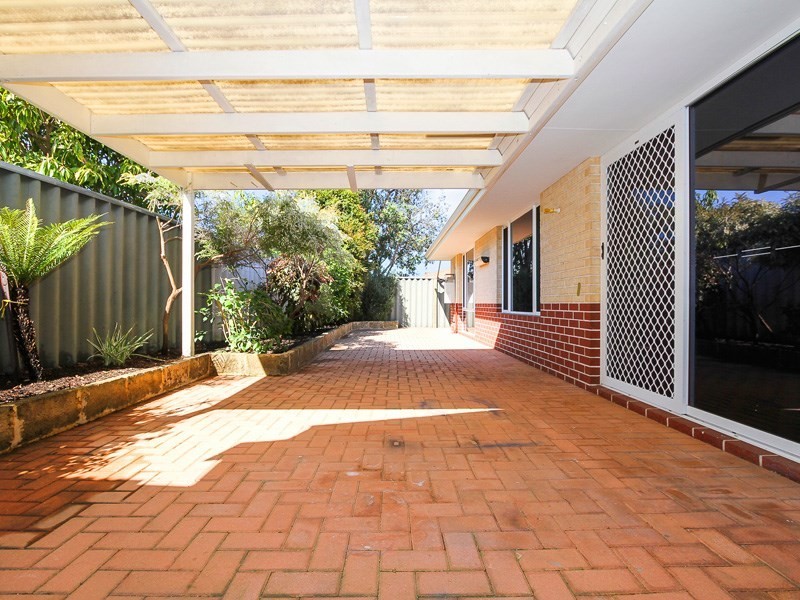 32 Towncentre Drive, Thornlie WA 6108