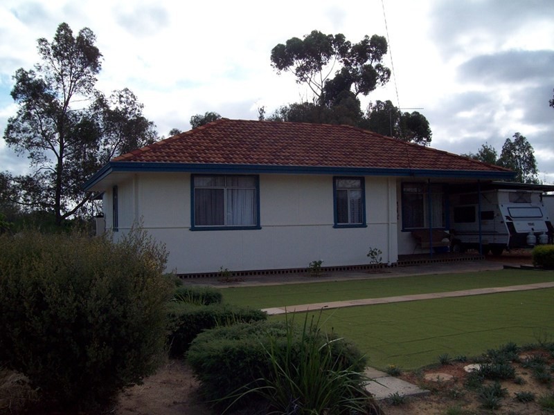 8 Raglan Street, Pingelly WA 6308