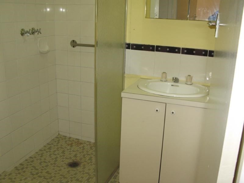 4/2 Dalziell Street, Maddington WA 6109