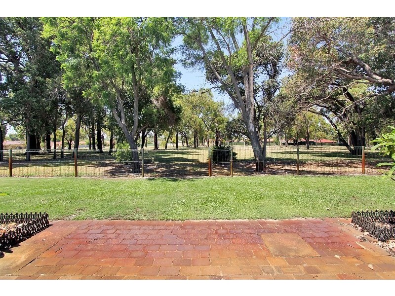 10 Ningaloo Way, Thornlie WA 6108