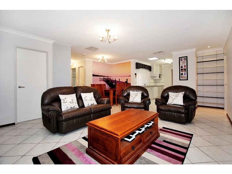 10 Ningaloo Way, Thornlie WA 6108