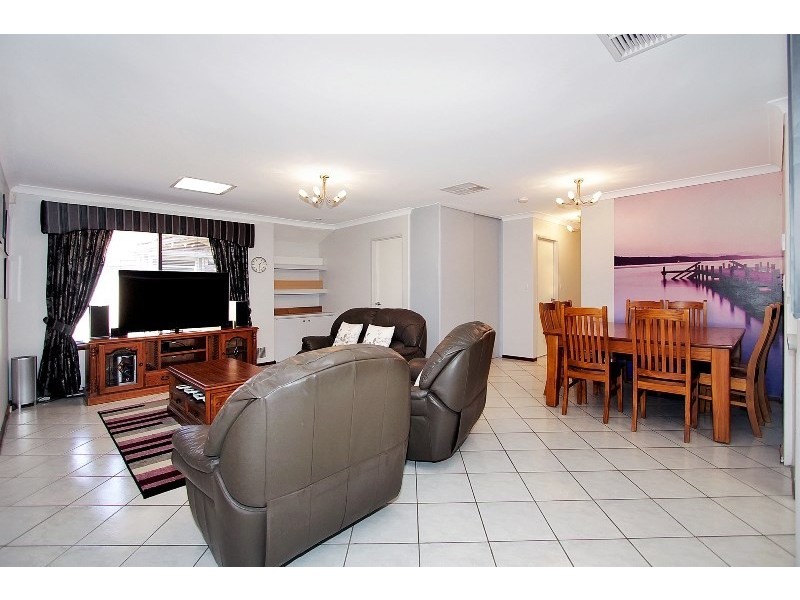 10 Ningaloo Way, Thornlie WA 6108