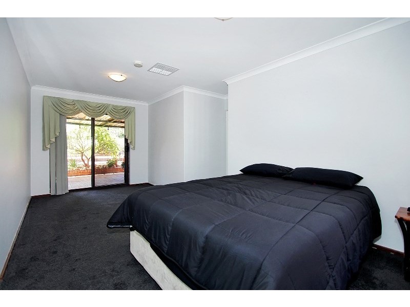 10 Ningaloo Way, Thornlie WA 6108