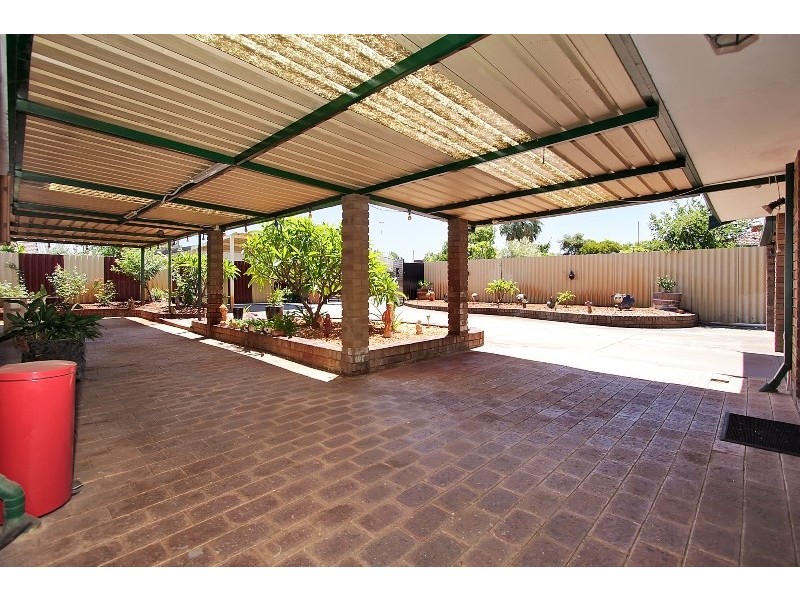 10 Ningaloo Way, Thornlie WA 6108