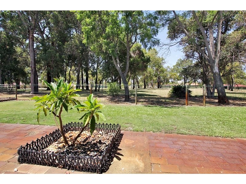 10 Ningaloo Way, Thornlie WA 6108