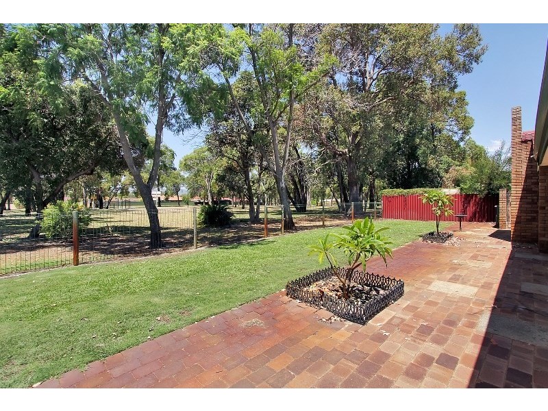 10 Ningaloo Way, Thornlie WA 6108