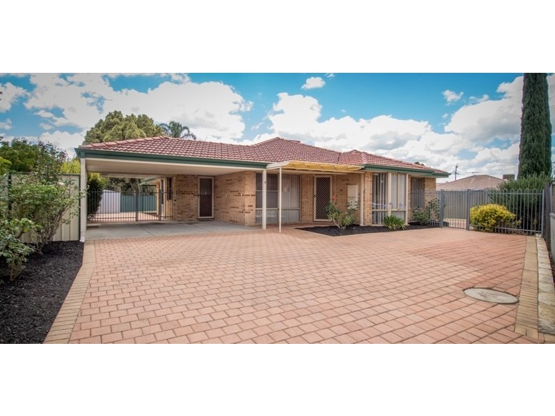 8 Oriole Way, Thornlie WA 6108