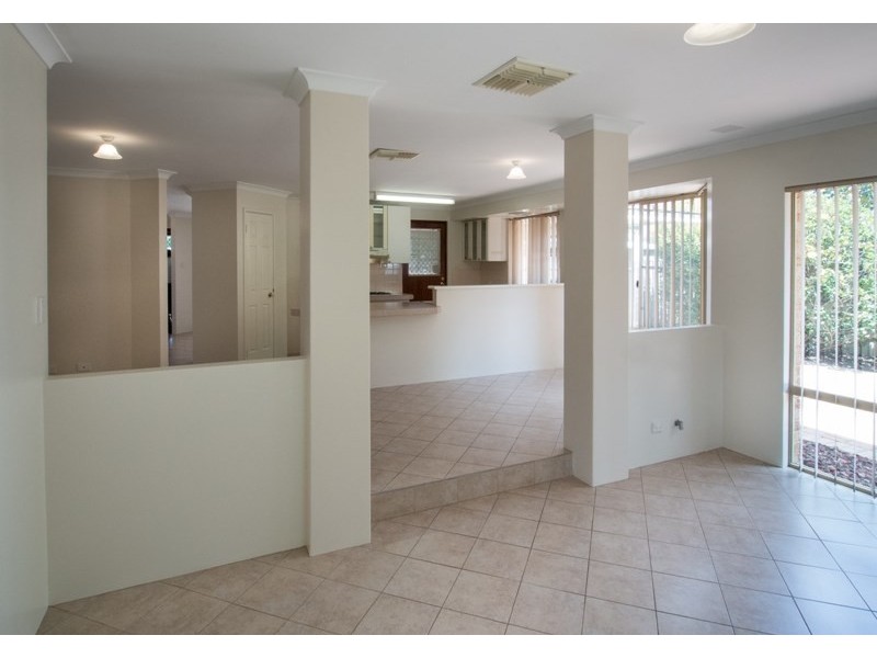 8 Oriole Way, Thornlie WA 6108