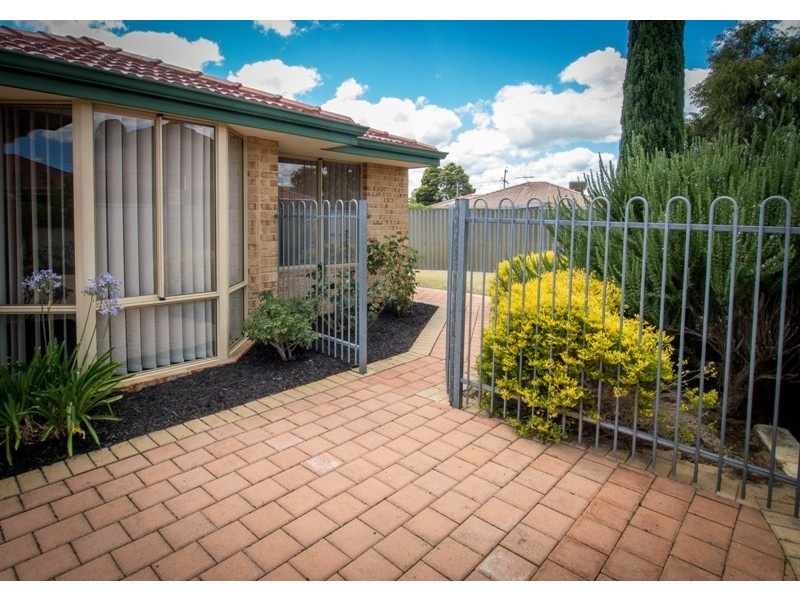 8 Oriole Way, Thornlie WA 6108