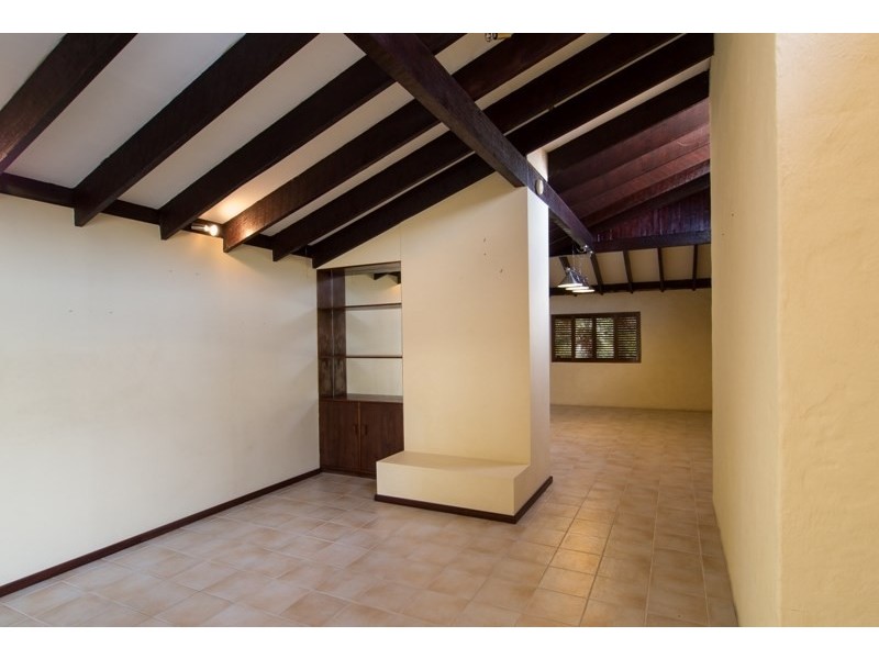 20 Huxley Court, Camillo WA 6111