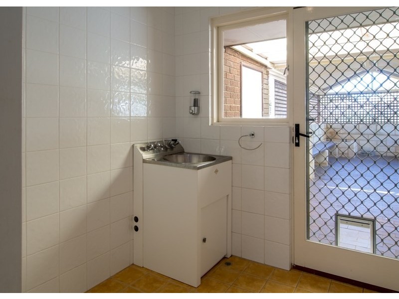 20 Huxley Court, Camillo WA 6111