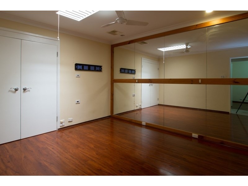 20 Huxley Court, Camillo WA 6111