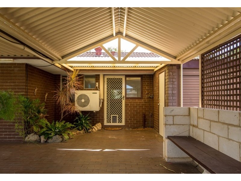 20 Huxley Court, Camillo WA 6111