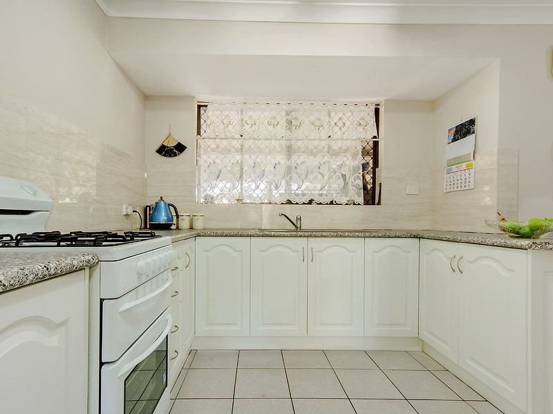 7 Montrose Circle, Camillo WA 6111