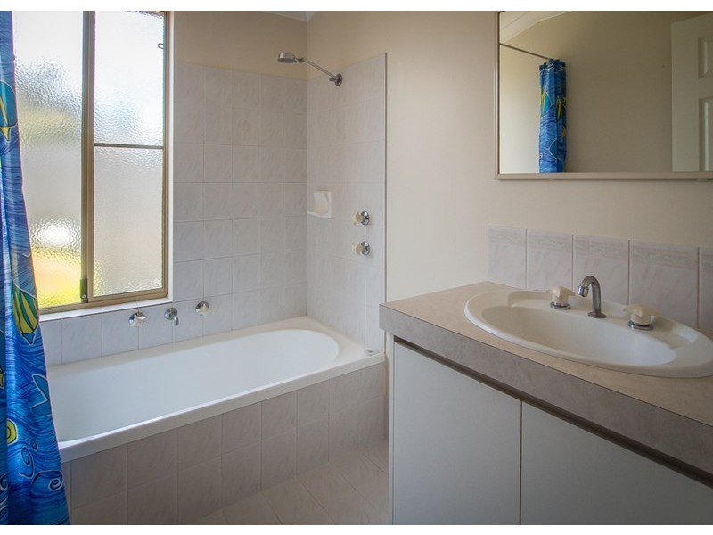 8 Oriole Way, Thornlie WA 6108