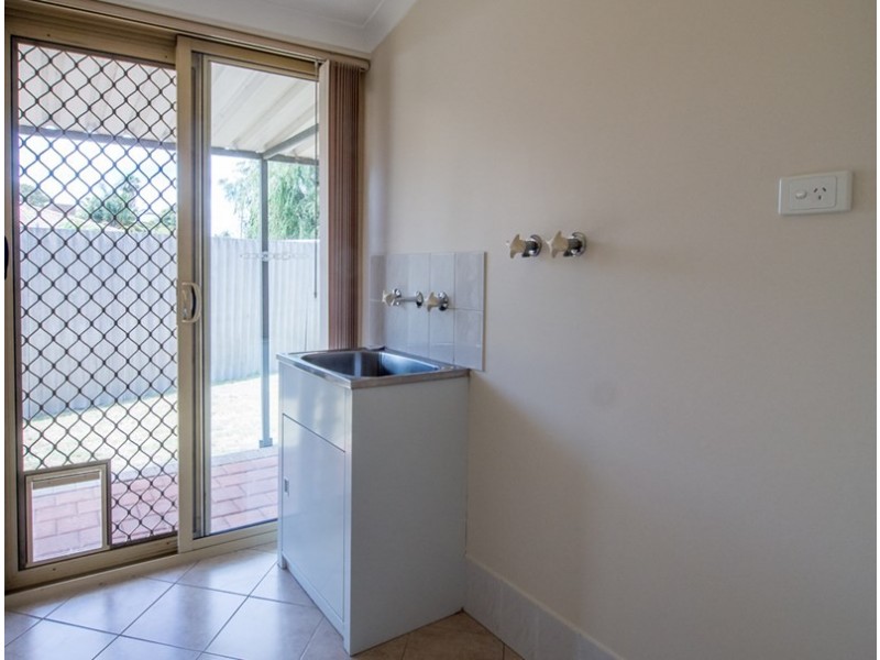 8 Oriole Way, Thornlie WA 6108