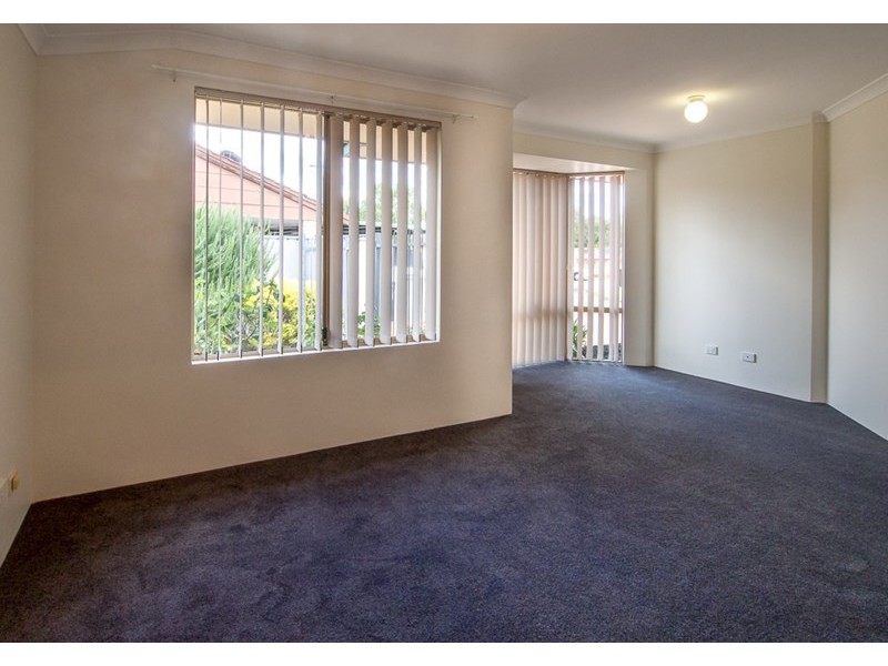 8 Oriole Way, Thornlie WA 6108