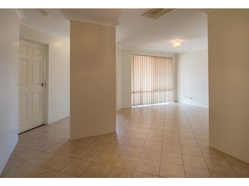 8 Oriole Way, Thornlie WA 6108