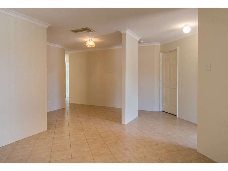 8 Oriole Way, Thornlie WA 6108