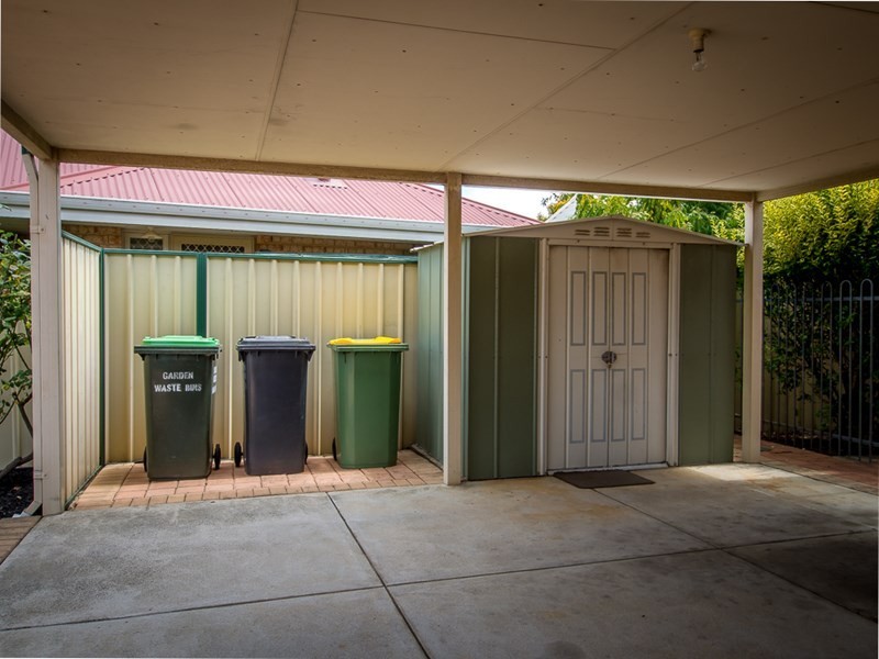 8 Oriole Way, Thornlie WA 6108