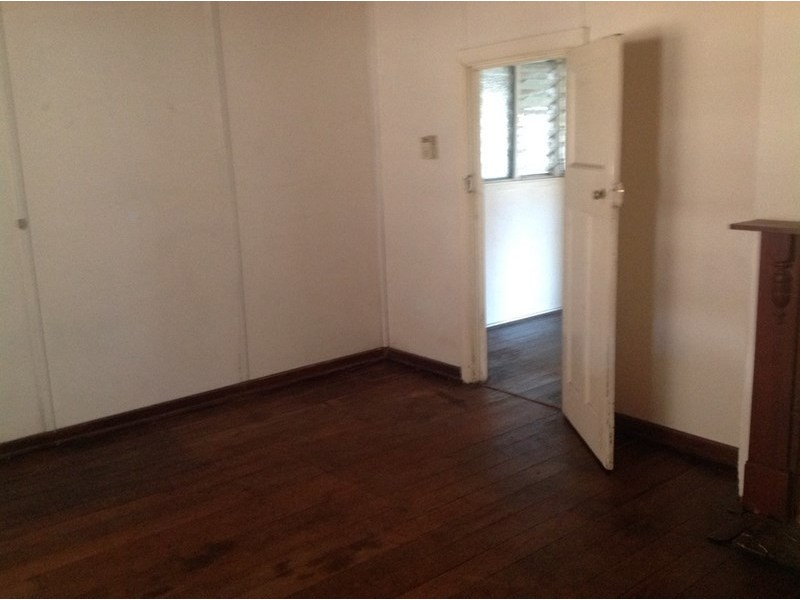 1 Woodloes Street, Cannington WA 6107