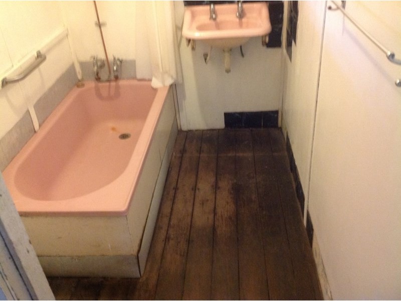 1 Woodloes Street, Cannington WA 6107