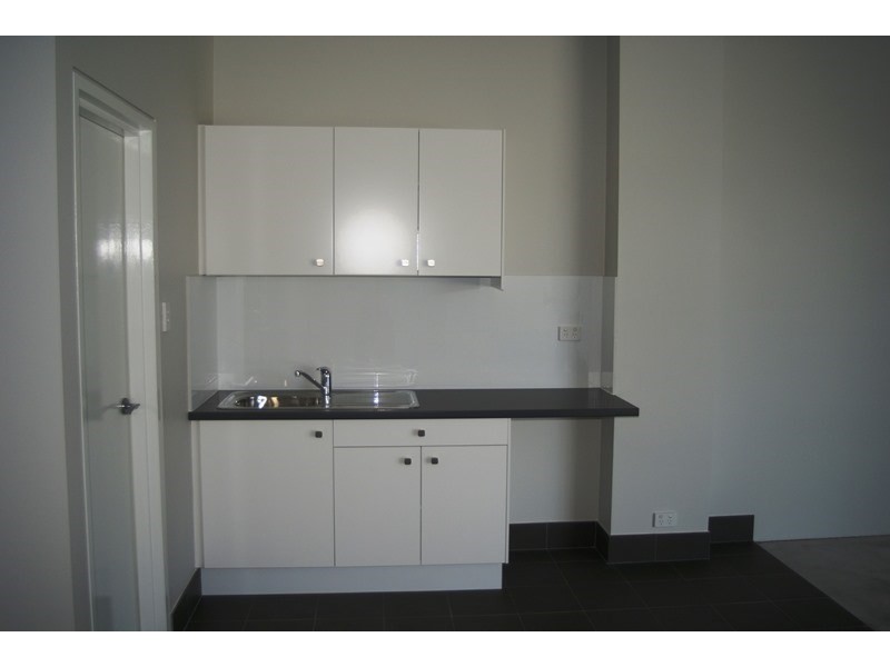 2/1909 ALBANY Highway, Maddington WA 6109