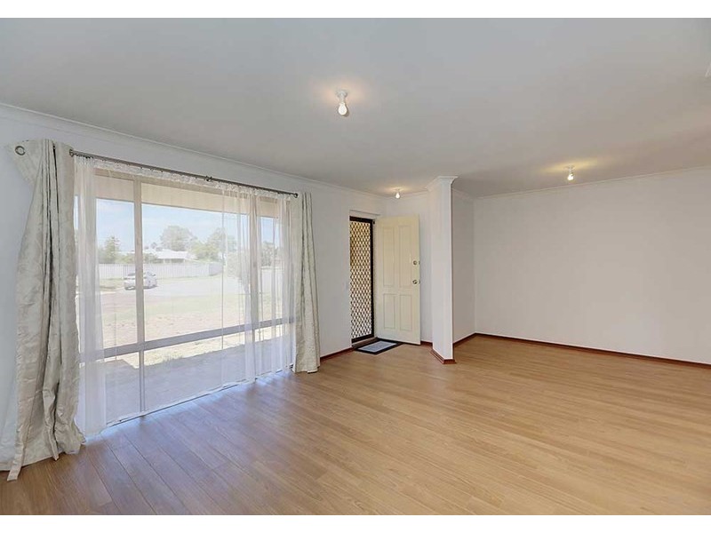 1/8 Kelly Place, Beckenham WA 6107