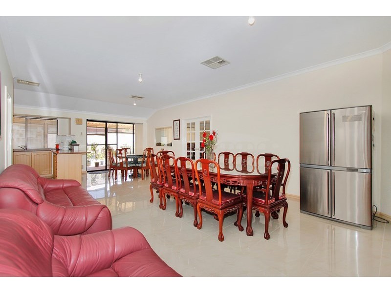 9 Thurloe Way, Canning Vale WA 6155