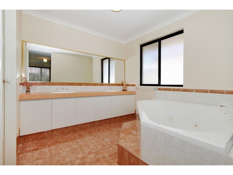 9 Thurloe Way, Canning Vale WA 6155